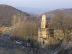 Pohled na pec od jihozápadu. V pozadí město Tišnov. (9.3.2010)