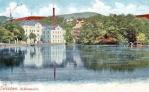 Dobová pohlednice - nedatováno. Pohled na zámecký rybník a lázeňský komín.