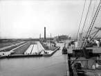 20/10/1910 - pohled z lodi Olympia, v pozadí Titanic ještě 