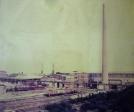 pohled na komín a fabriku ještě v plném provozu; cca 2. polovina 80. let (archiv: Ohl)