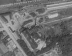 na leteckém snímkování z r. 1953 je patrný stín i silueta komínu (http://kontaminace.cenia.cz/)