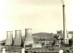 Zlínská teplárna v roce 1962. Tehdy ještě s třemi megalofobii (dnes už stojí jen to levé) a s RU 142 (převzato z panoramio.com)