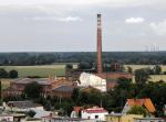 Cukrovar vcelku, v pozadí s dominantou zdejšího kraje - elektrowniou Opole