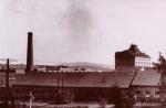 pohled na již nefunkční fabriku v roce 1934