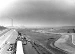 V pozadí na fotografii prvních závodů na Mosteckém autodromu. Rok 1982